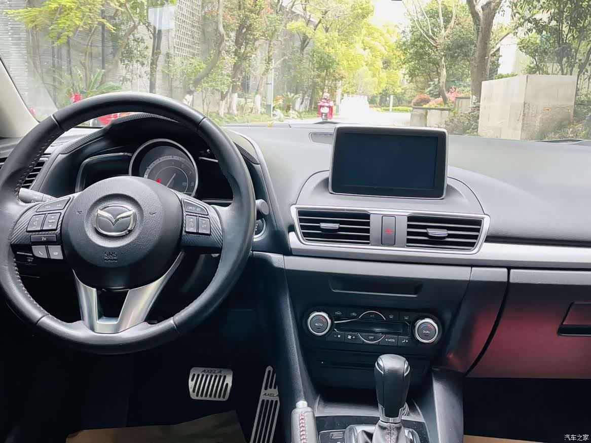 Mazda Mazda3, 2015 8
