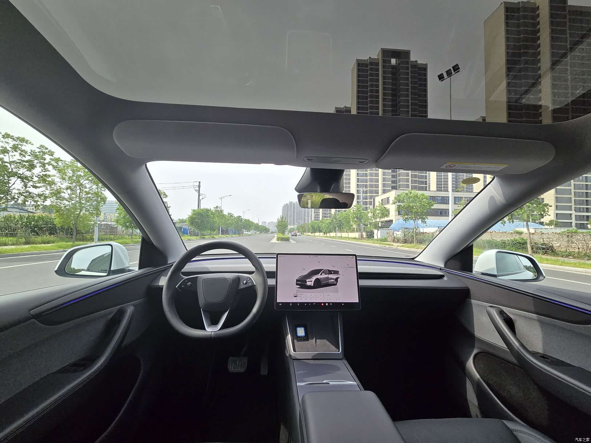 Tesla Model Y, 2025 все фото