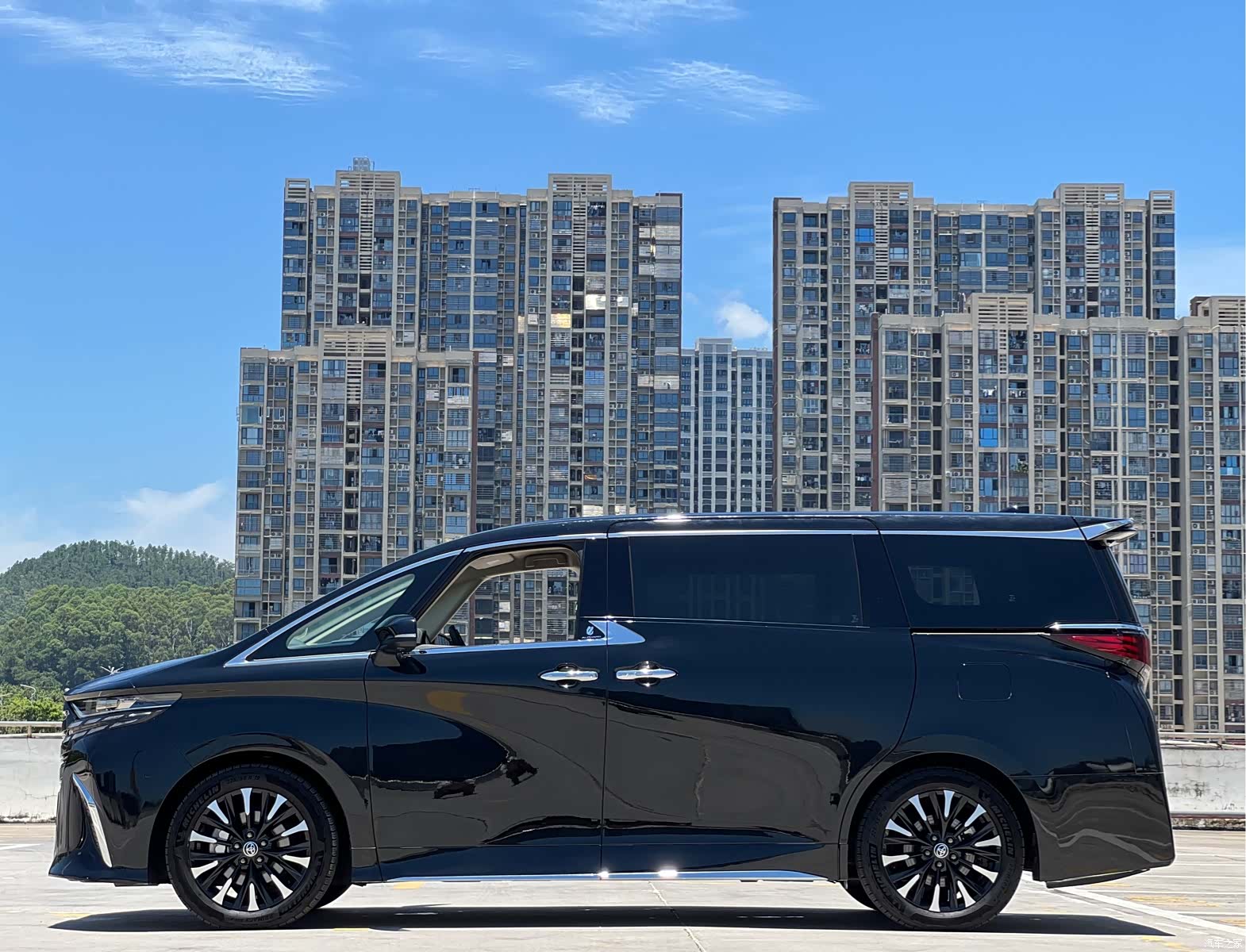Toyota Alphard, 2024 12