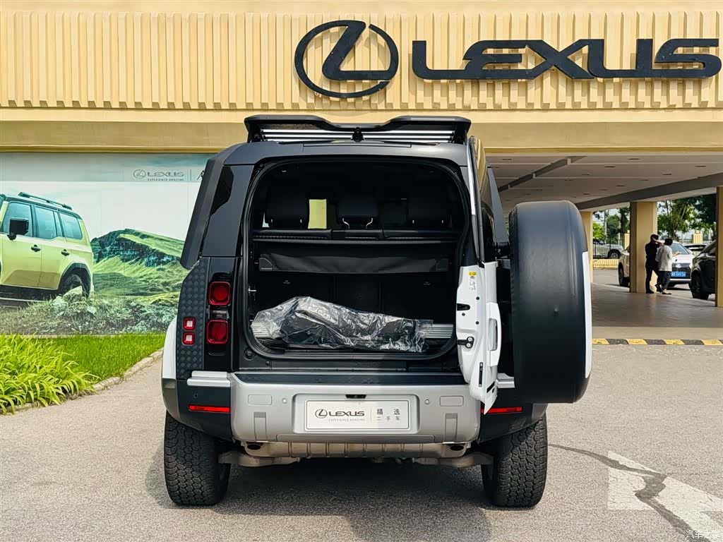 Land Rover Defender, 2023 9