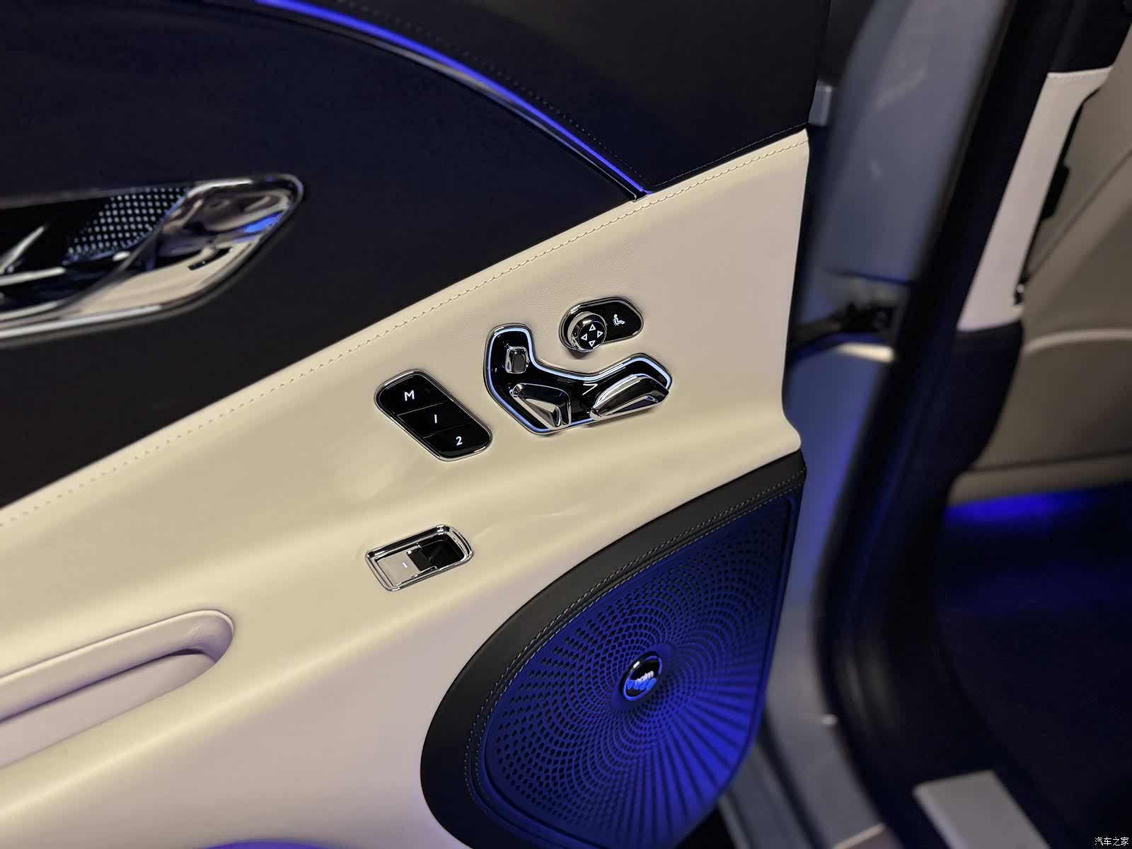 Bentley Flying Spur, 2023 18