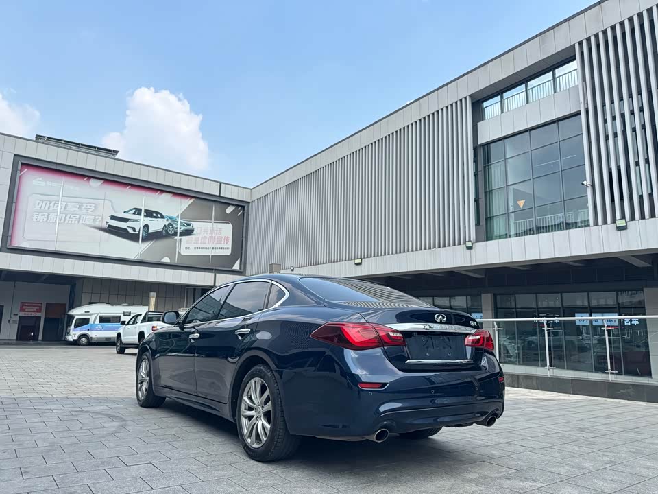 Infiniti Q70 Infiniti Q70