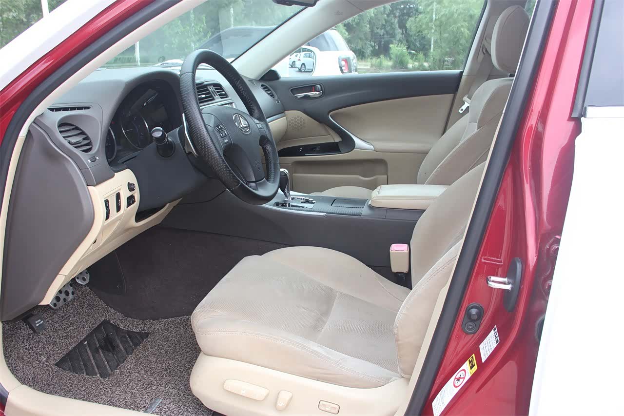 Lexus IS, 2012 4