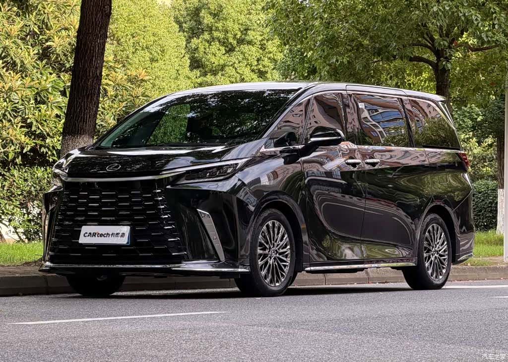 Lexus LM