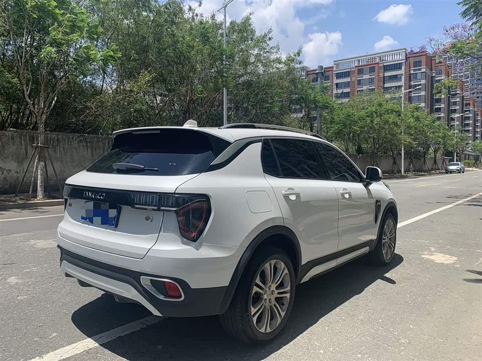 Lynk & Co 01