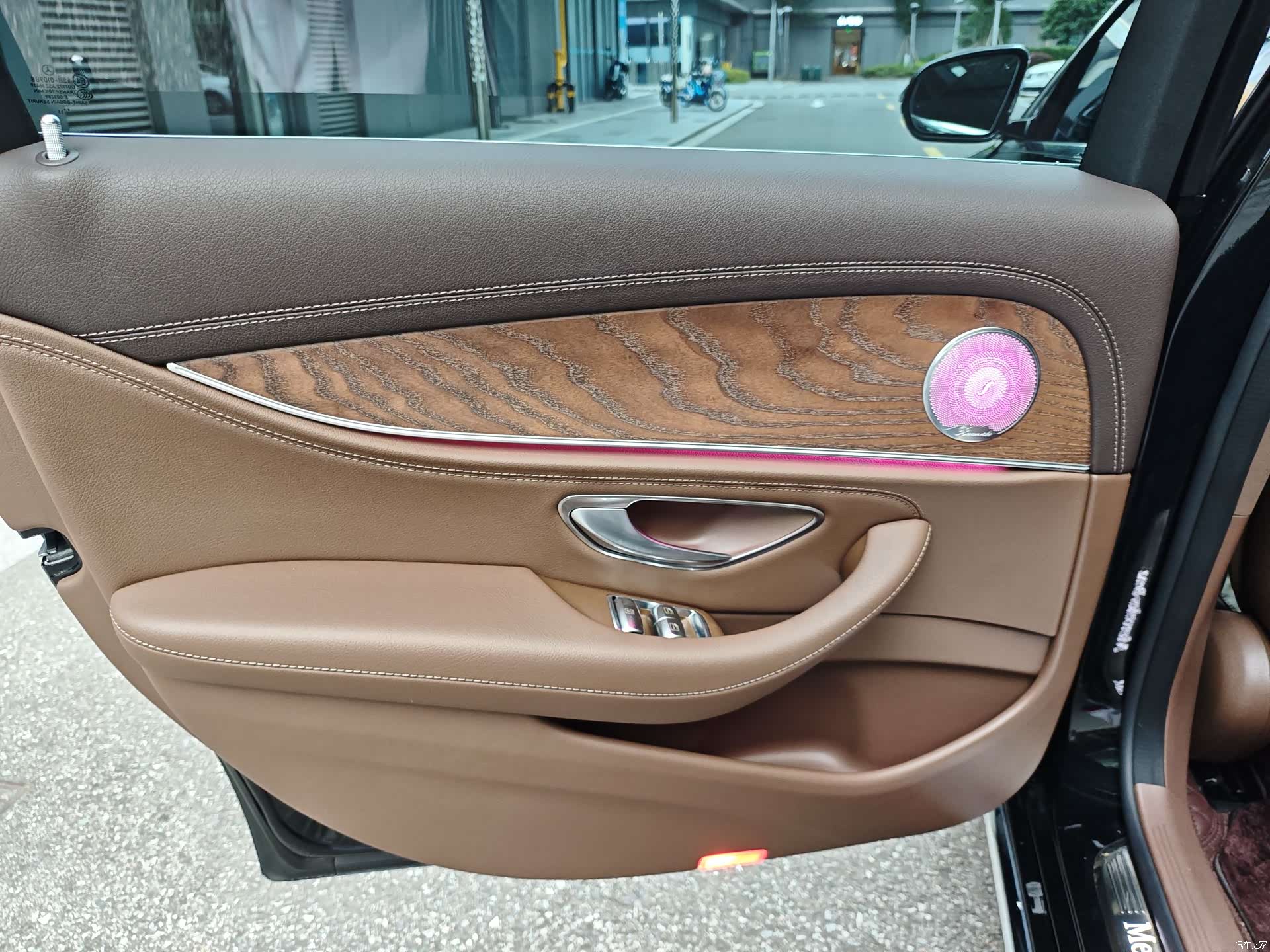 Mercedes-Benz E-Class, 2023 12