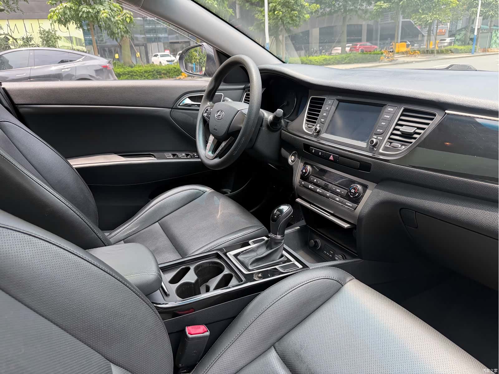 Hyundai GLS, 2016 13
