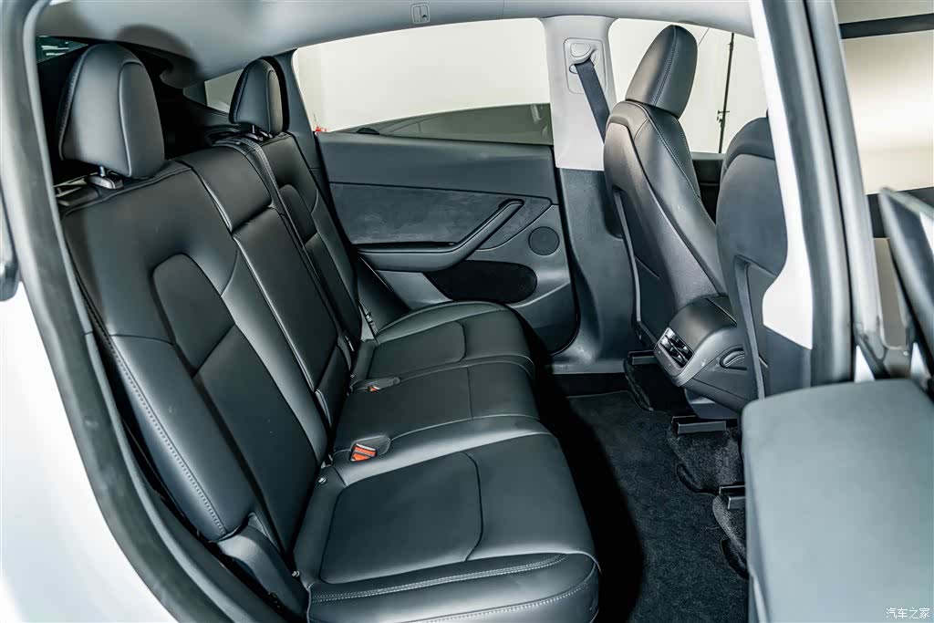 Tesla Model Y, 2024 22