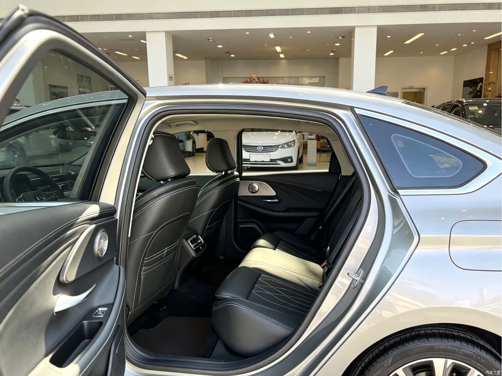 Chery Arrizo 8, 2022 4
