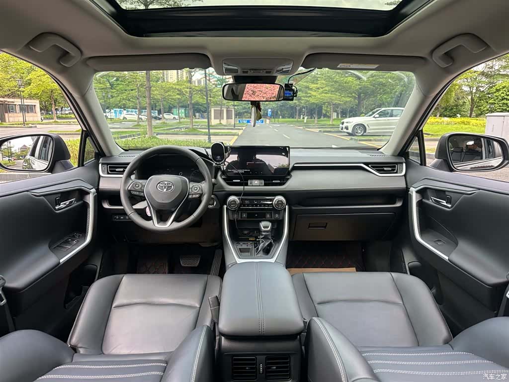 Toyota RAV4, 2024 8
