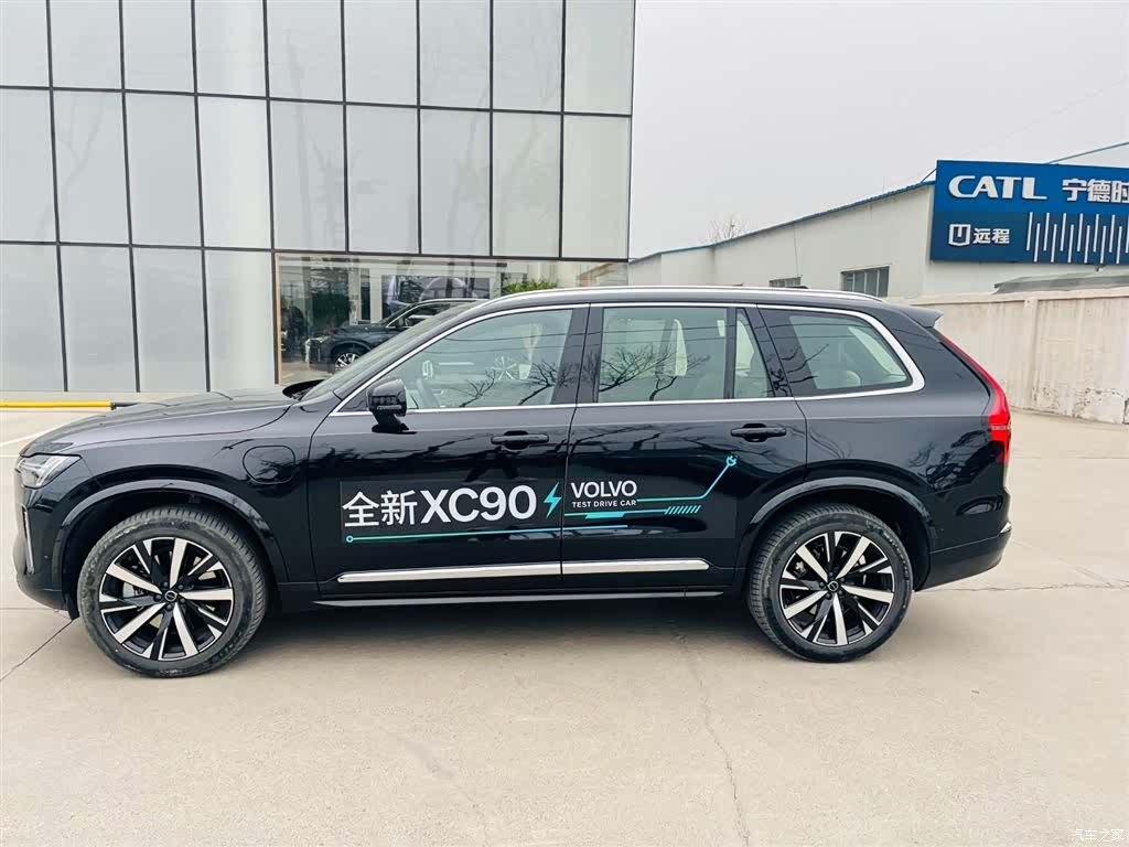 Volvo XC90, 2025 3