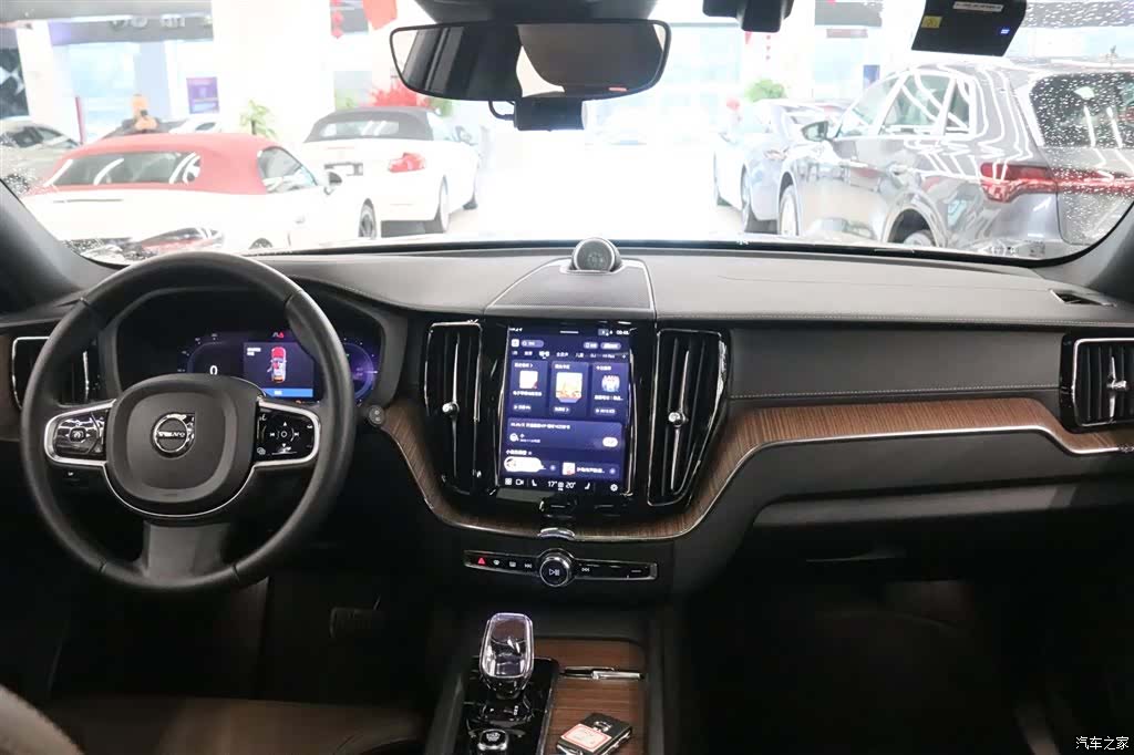 Volvo XC60, 2024 4