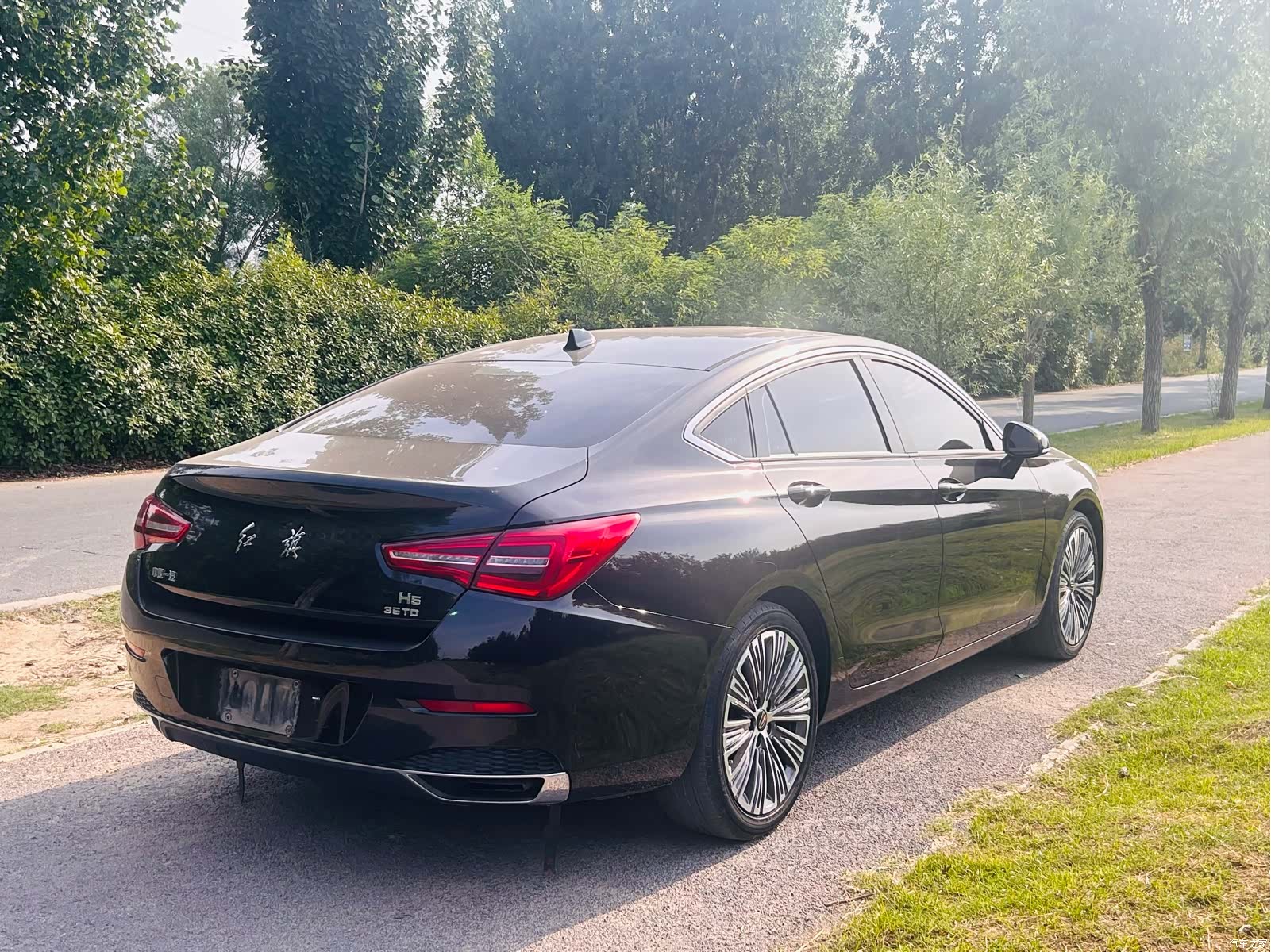 Hongqi H5, 2022 11