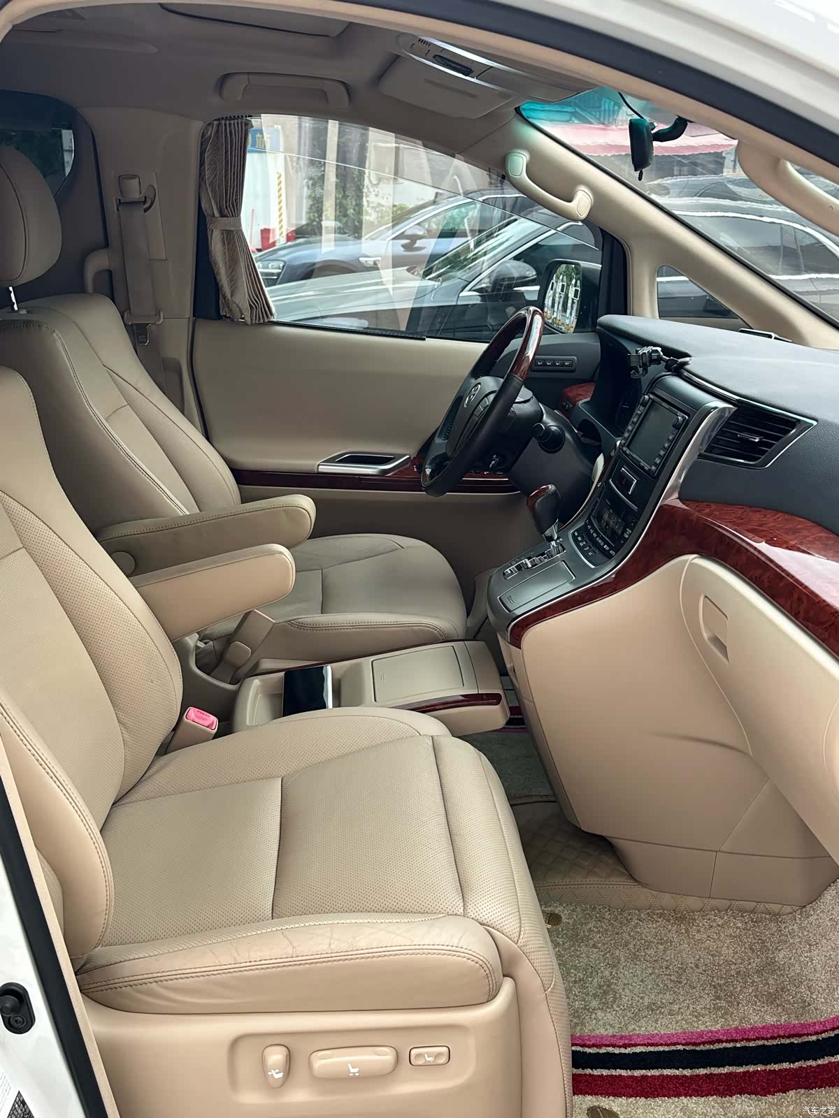 Toyota Alphard, 2011 14