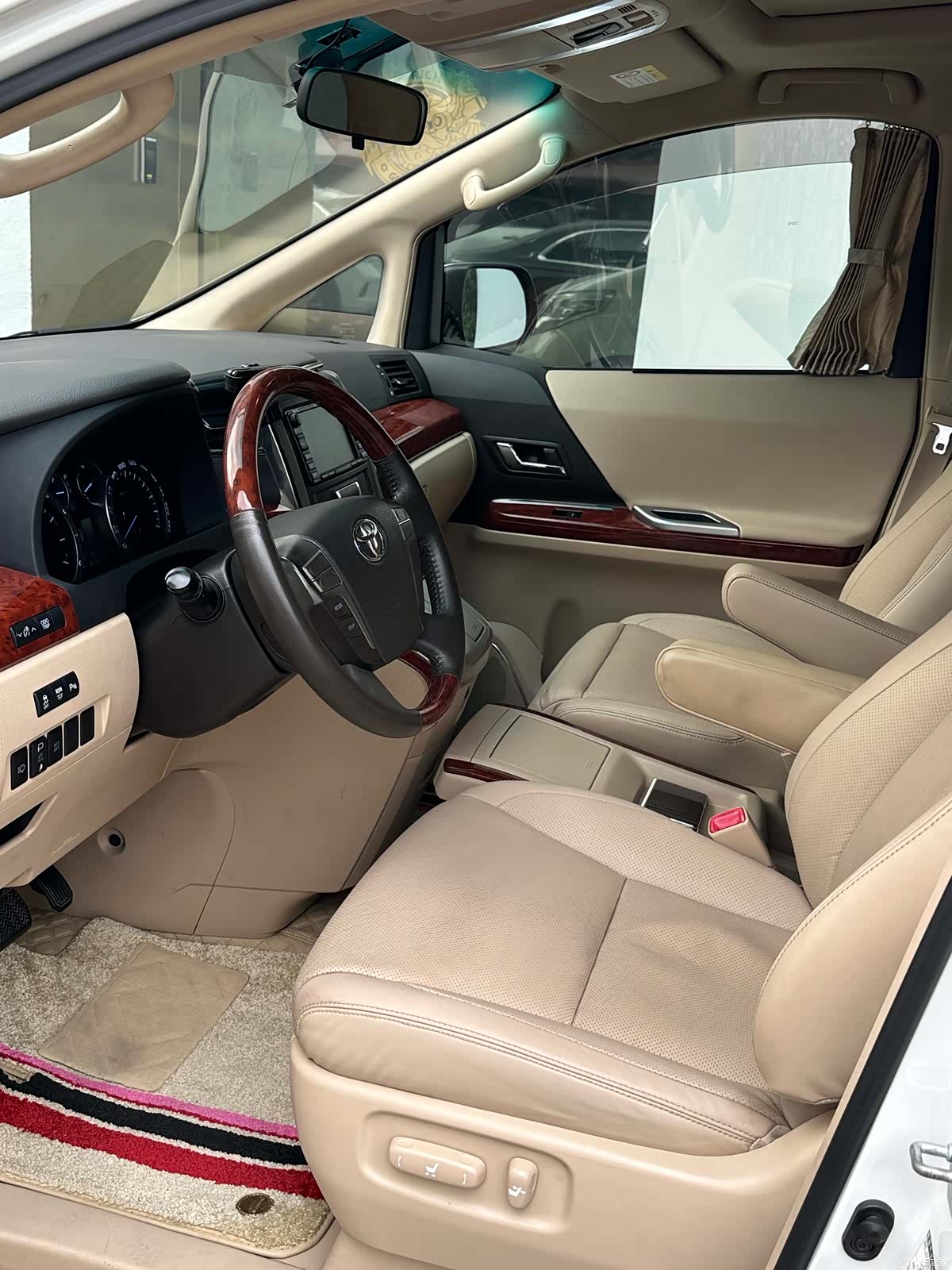 Toyota Alphard, 2011 10