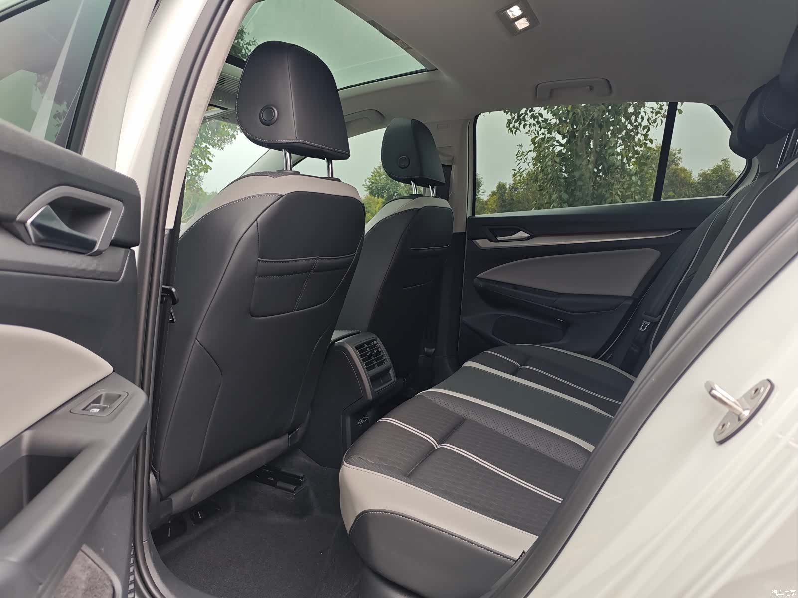 Volkswagen Golf, 2026 6