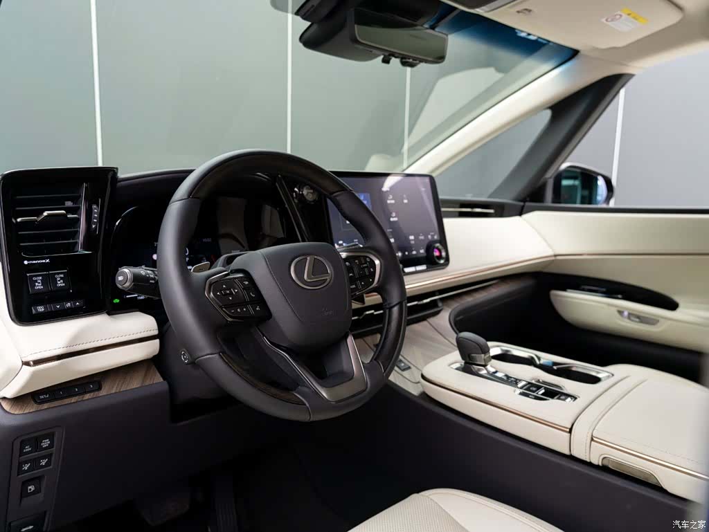 Lexus LM, 2026 10