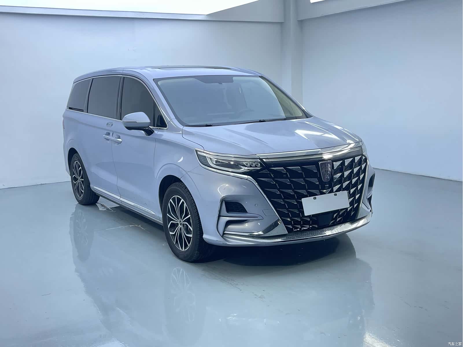 Roewe iMAX8