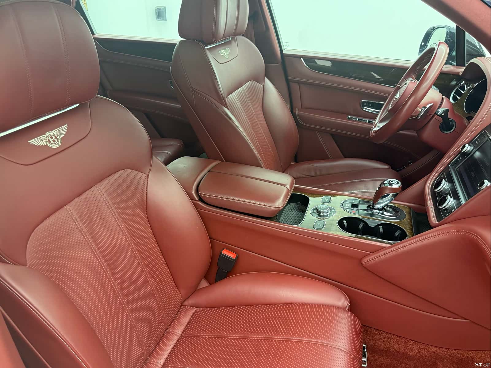 Bentley Bentayga, 2018 15
