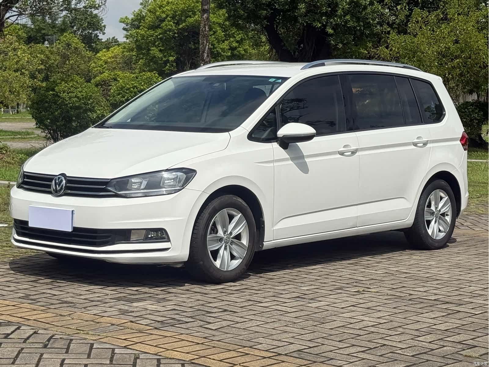 Volkswagen L, 2017 1