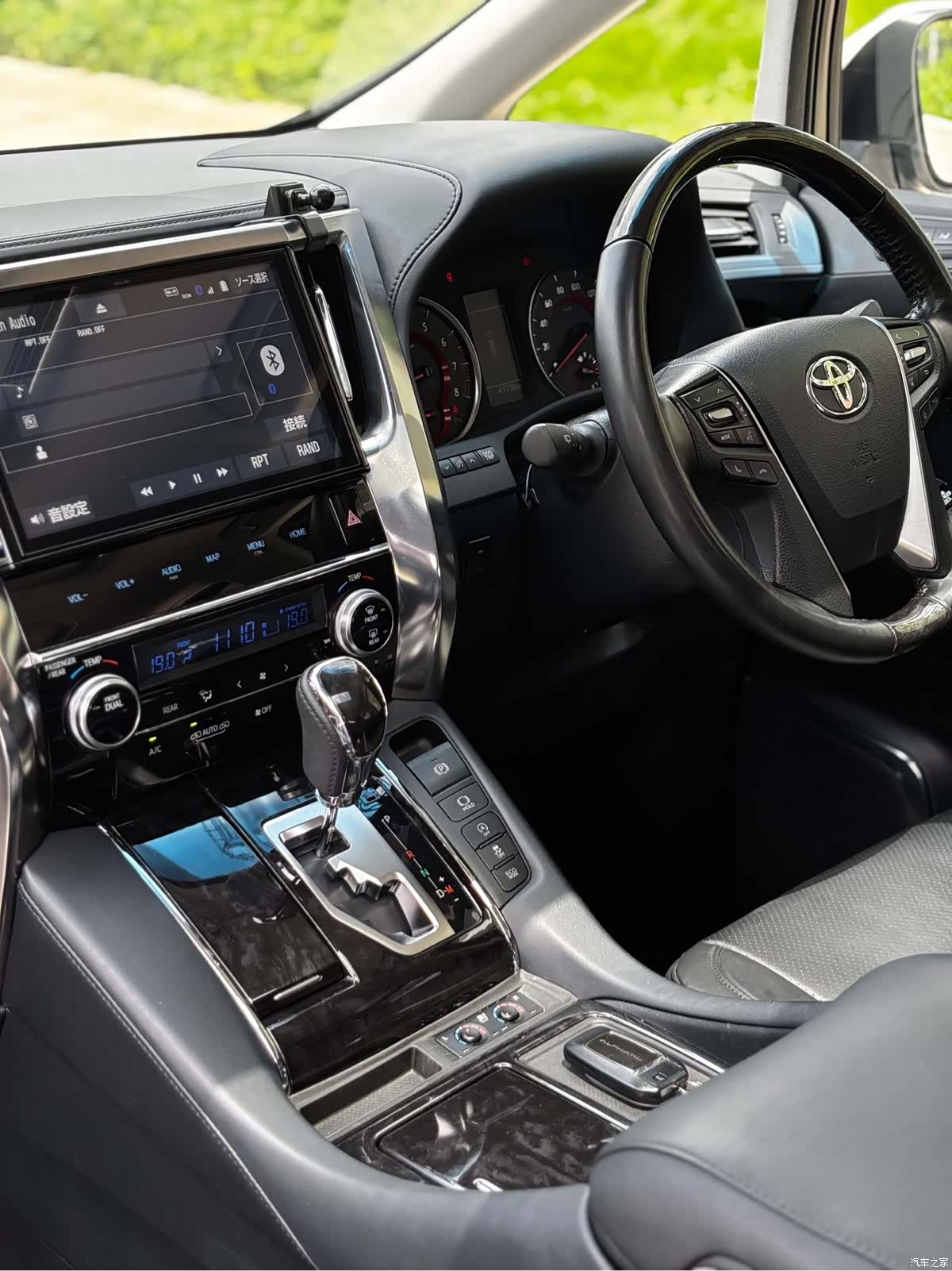 Toyota Alphard, 2019 10