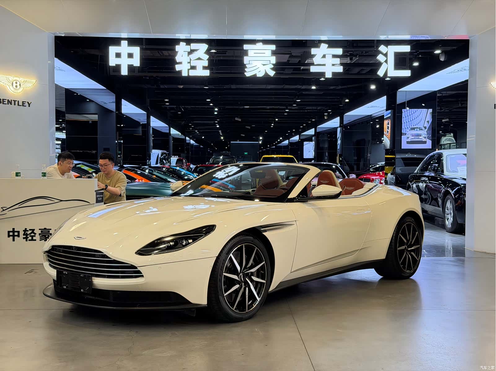 Aston Martin DB11, 2020 24