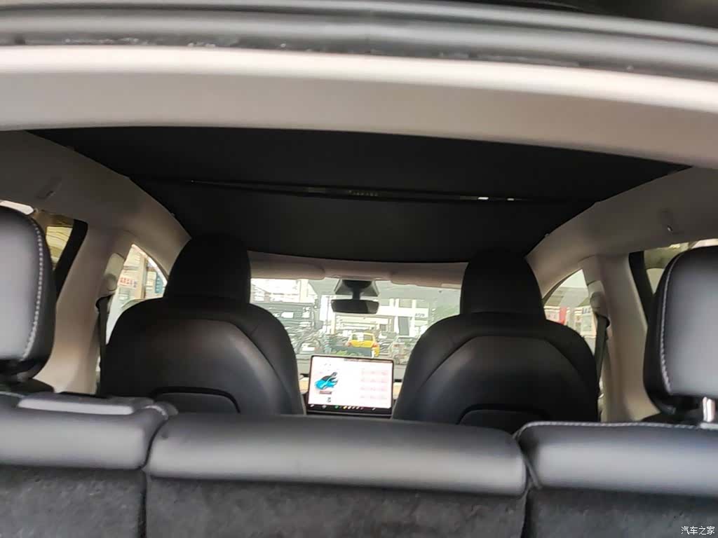 Tesla Model Y, 2023 18