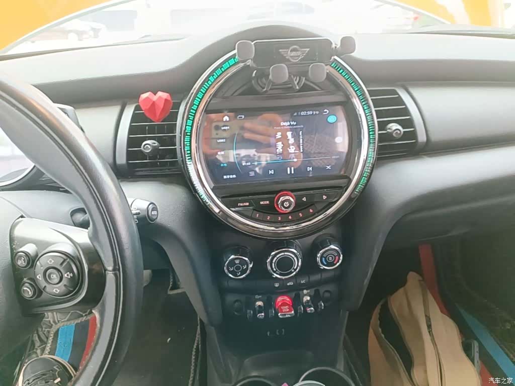 Mini ONE, 2018 13