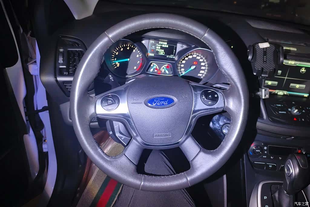 Ford Kuga, 2015 15