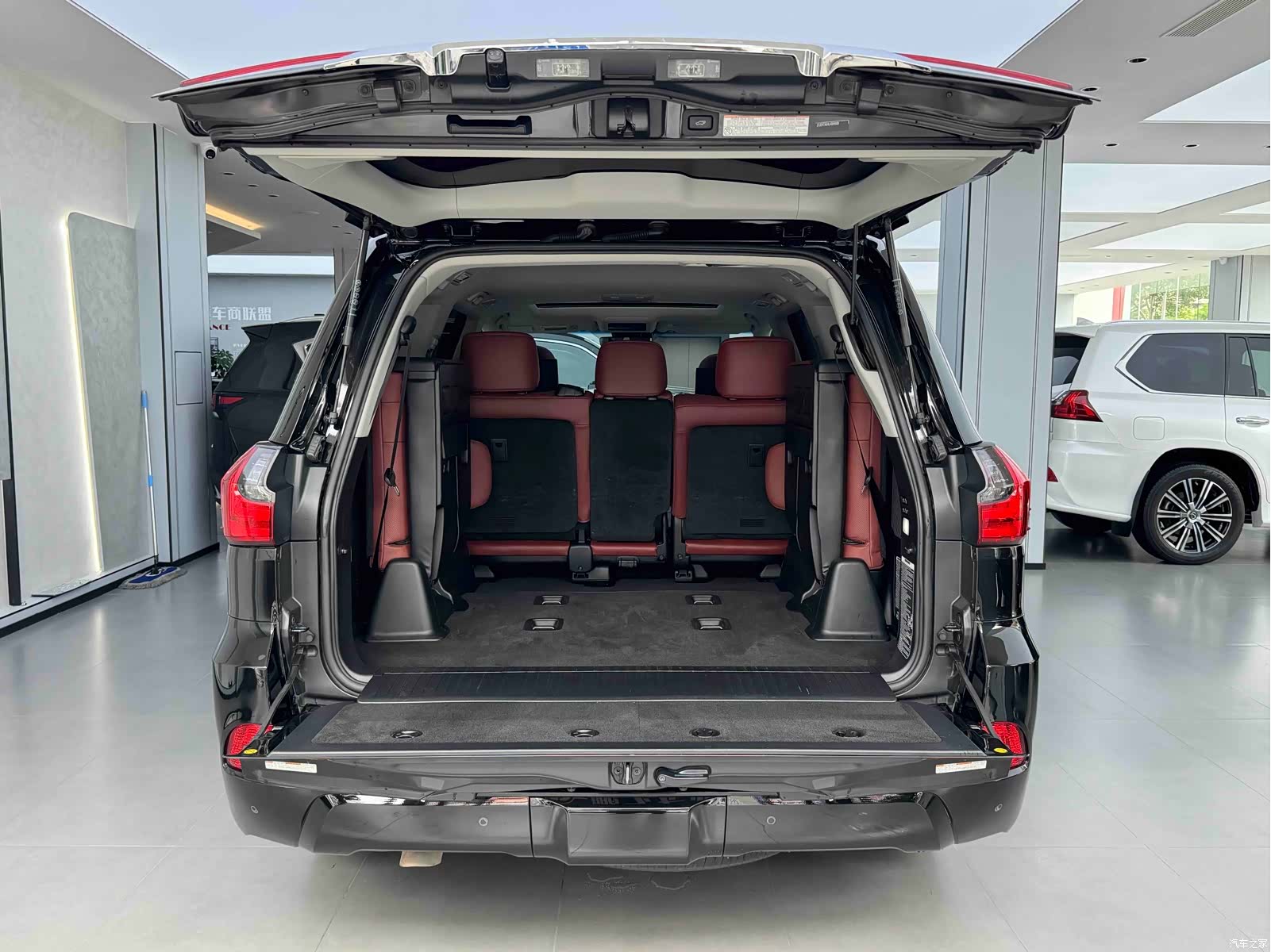 Lexus LX, 2021 21