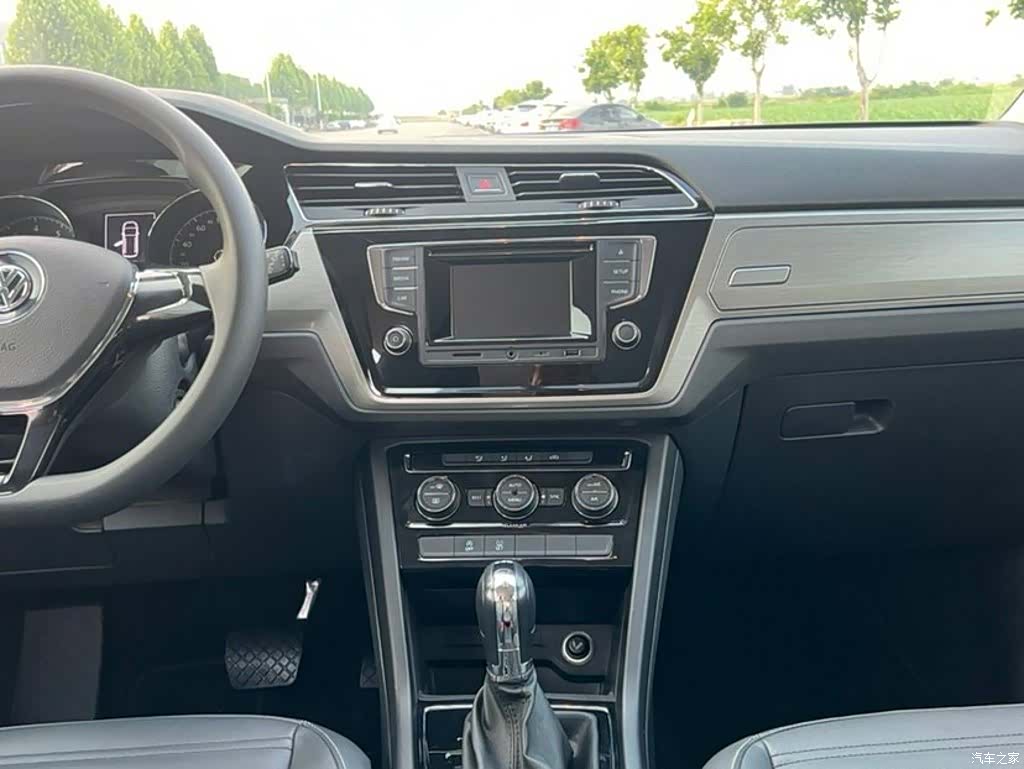 Volkswagen L, 2016 8