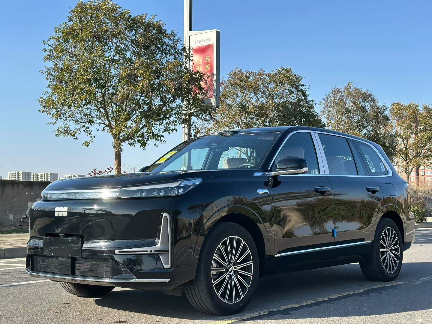 Geely M9