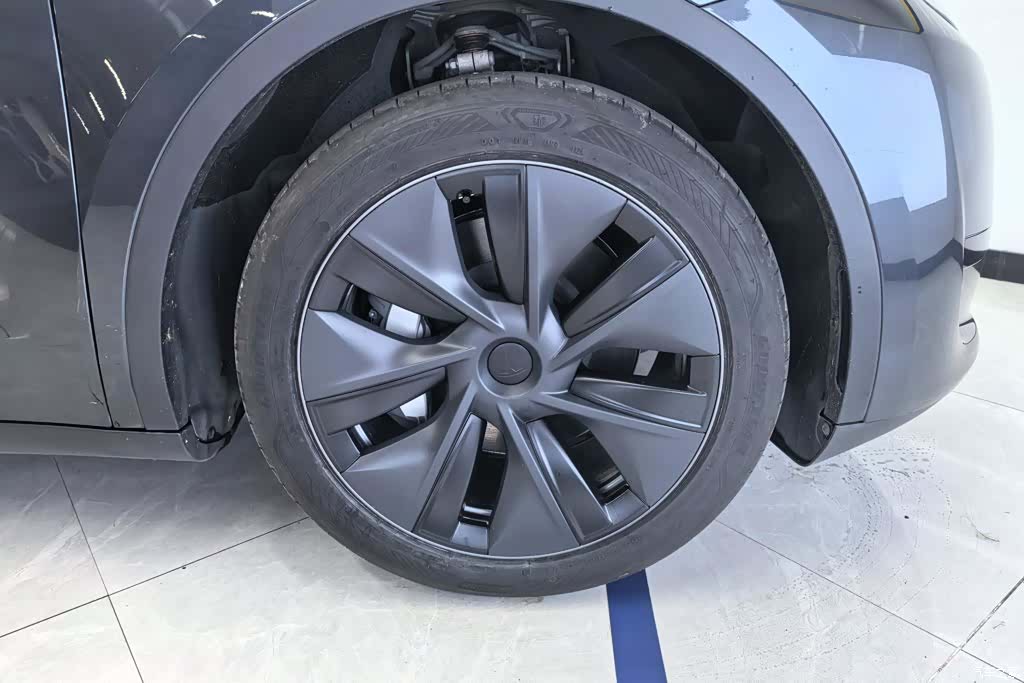 Tesla Model Y, 2024 6
