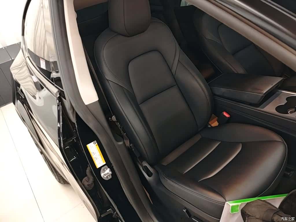Tesla Model Y, 2023 25