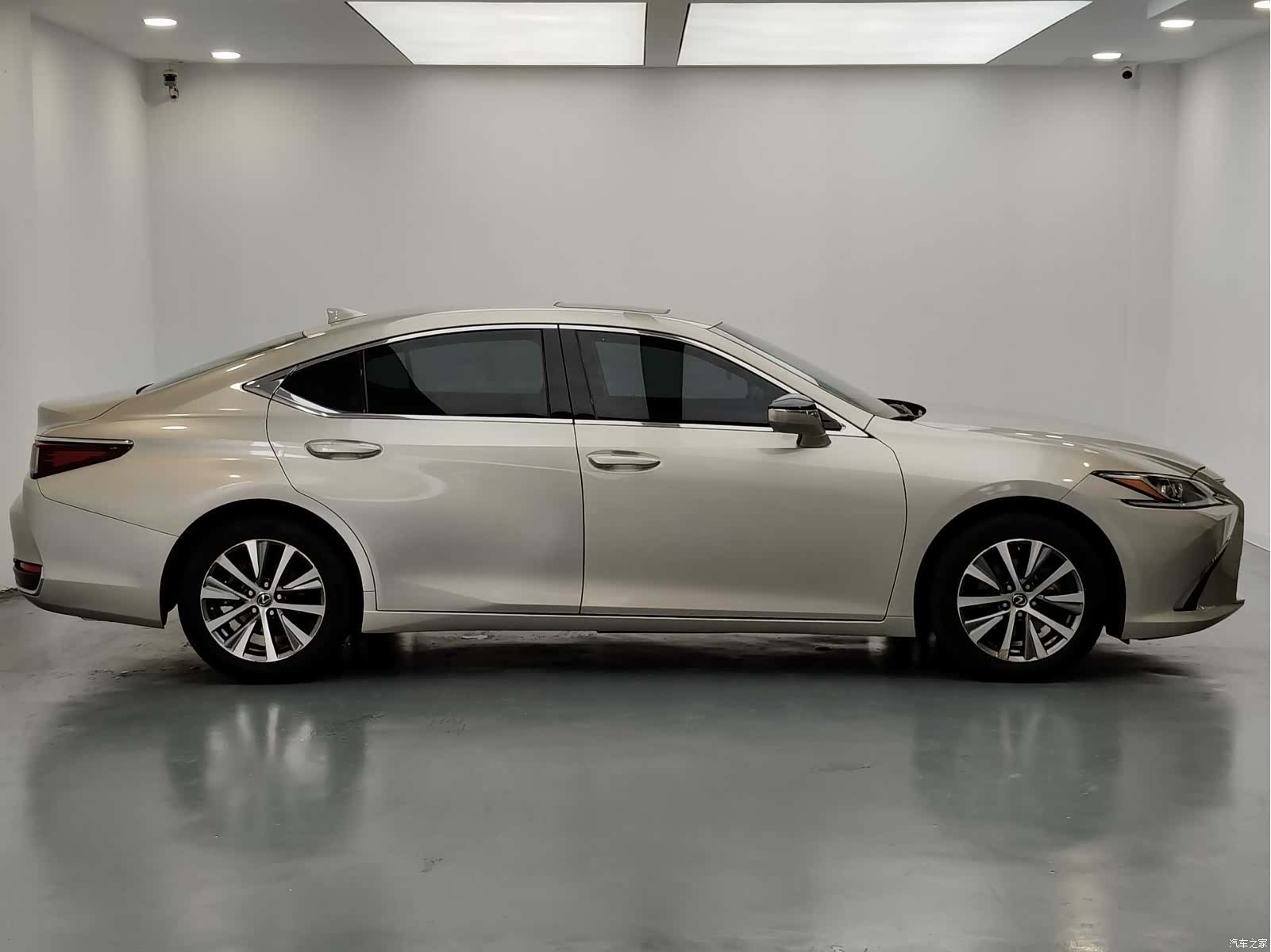Lexus ES, 2019 14