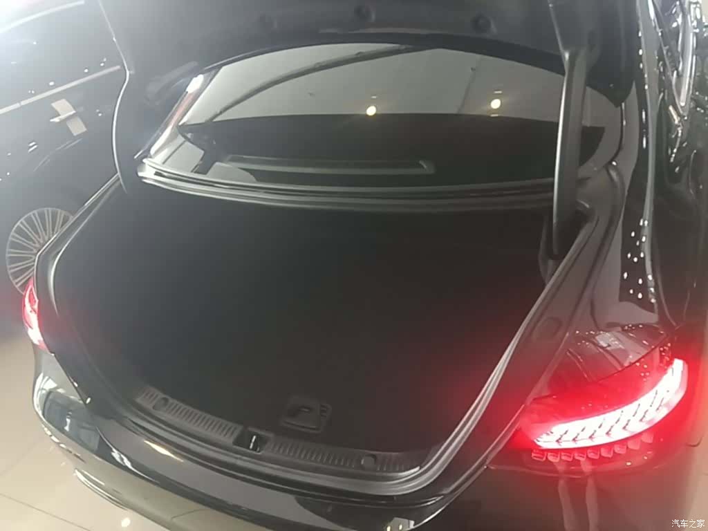 Mercedes-Benz E-Class, 2023 19