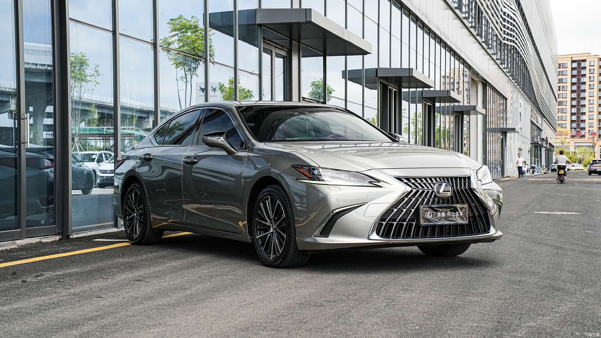Lexus ES, 2024 3