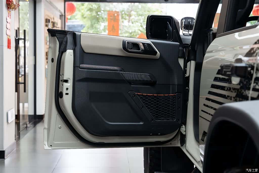 Ford Bronco, 2025 13