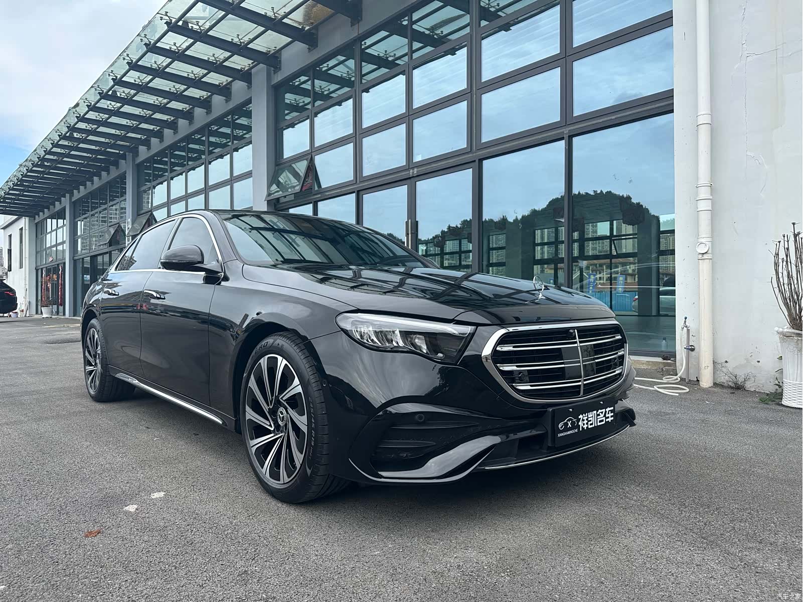Mercedes-Benz E-Class, 2025 3