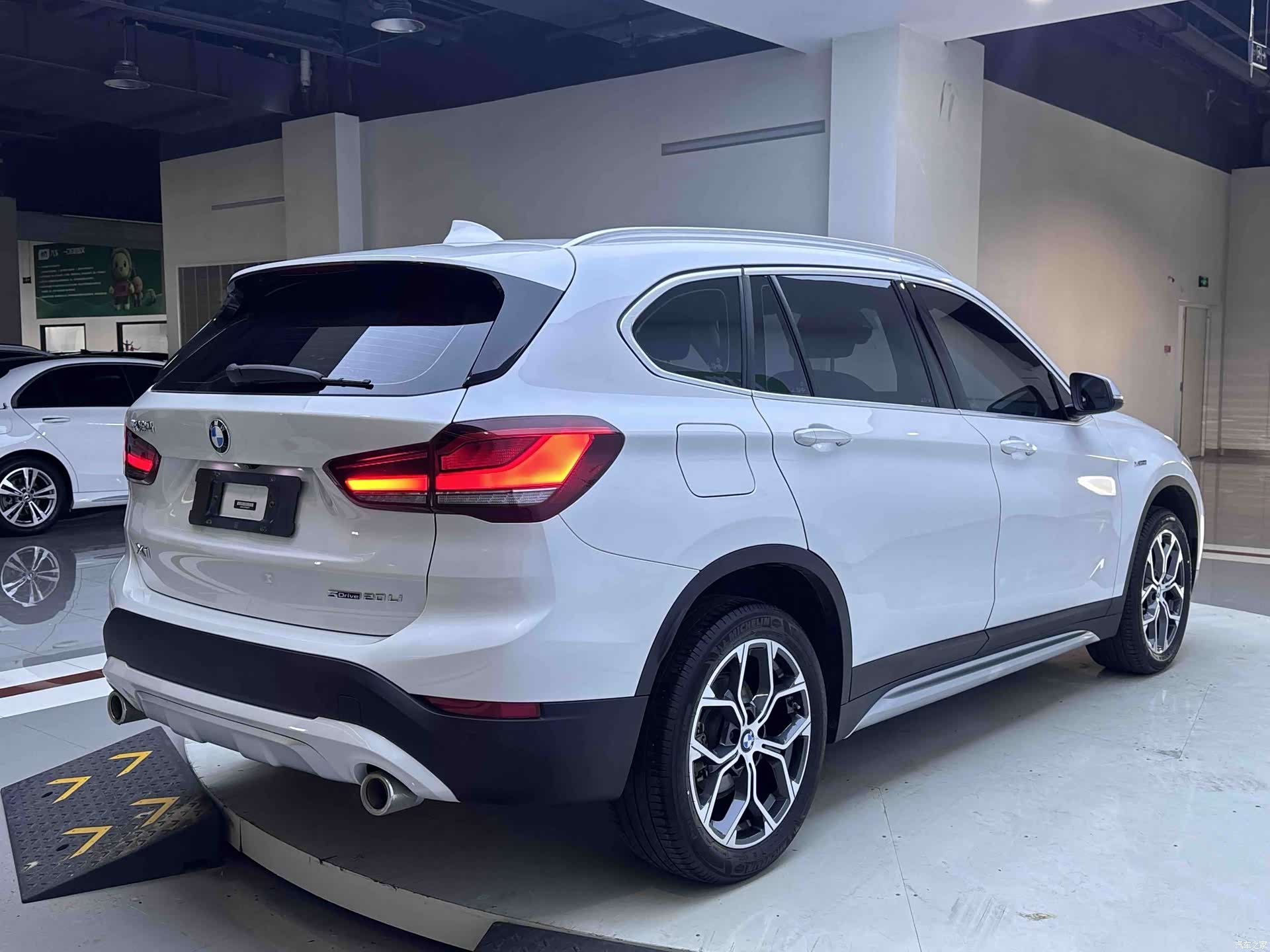 BMW X1, 2023 все фото