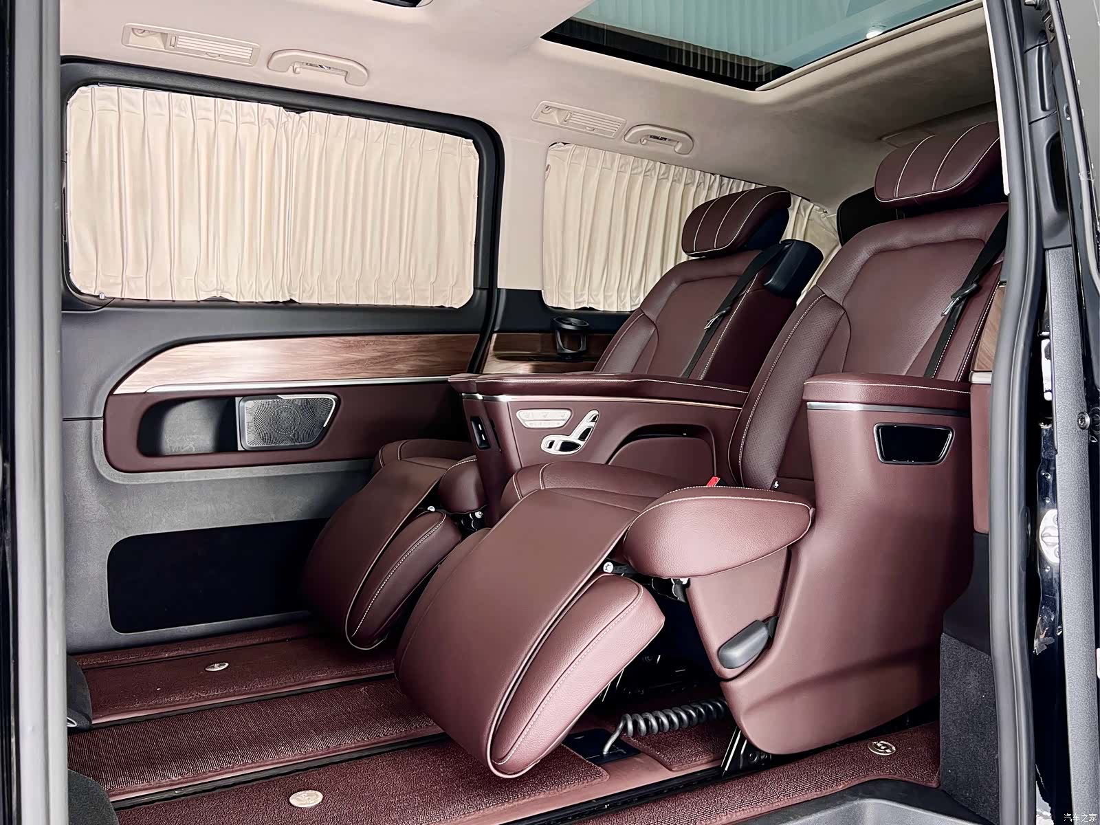 Mercedes-Benz V-Class, 2022 10