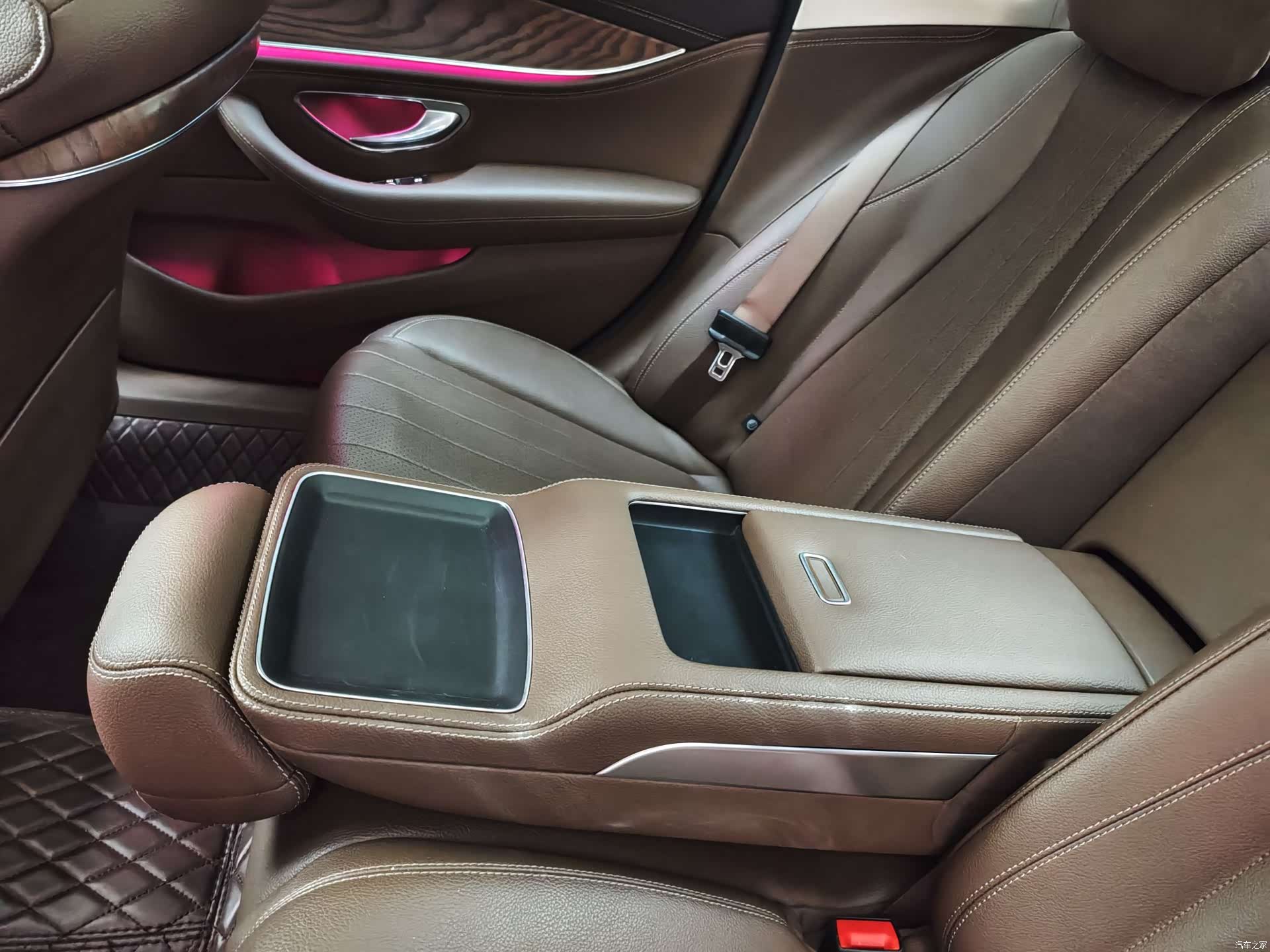 Mercedes-Benz E-Class, 2023 11