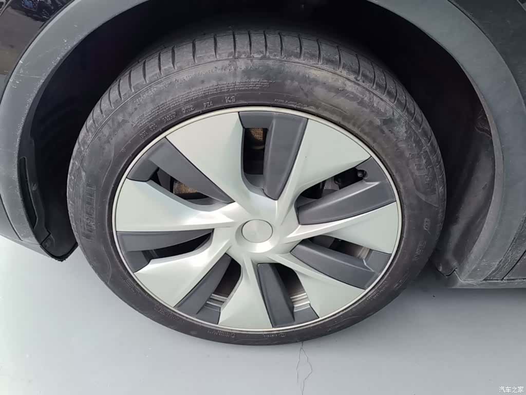 Tesla Model Y, 2022 23