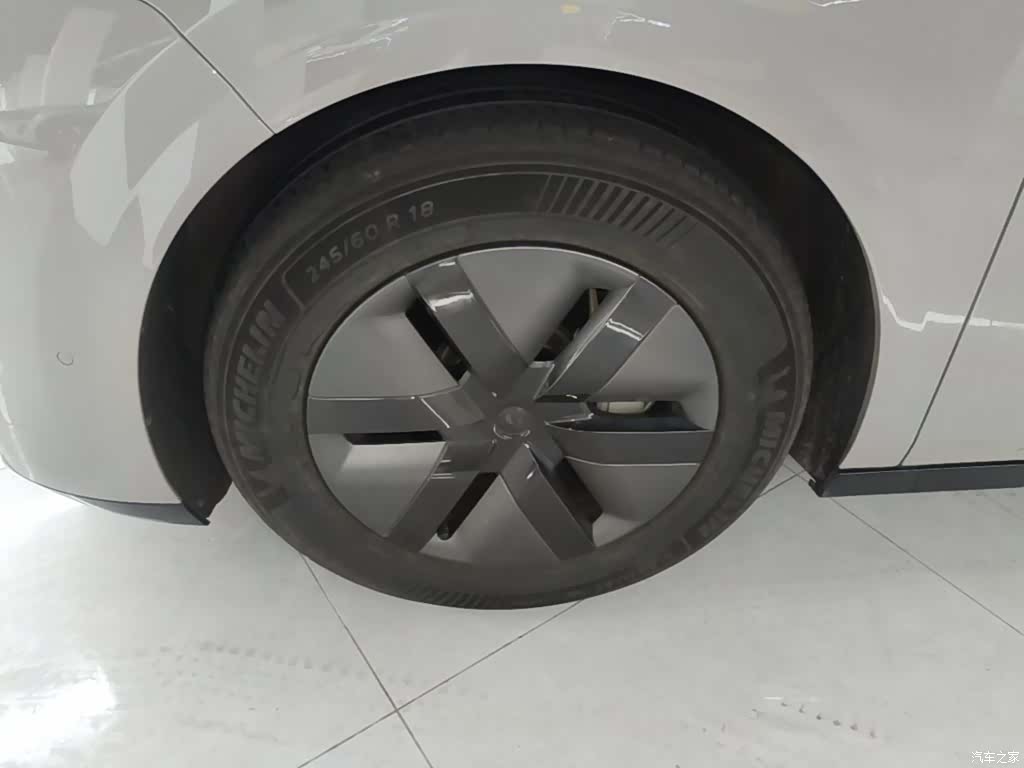 Li Auto MEGA, 2025 25