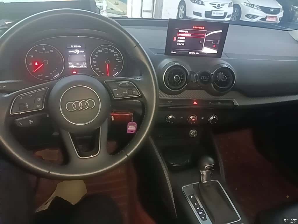 Audi Q2L, 2020 10