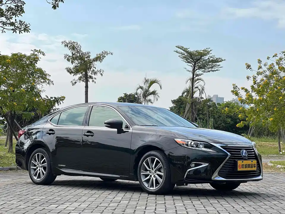 Lexus ES