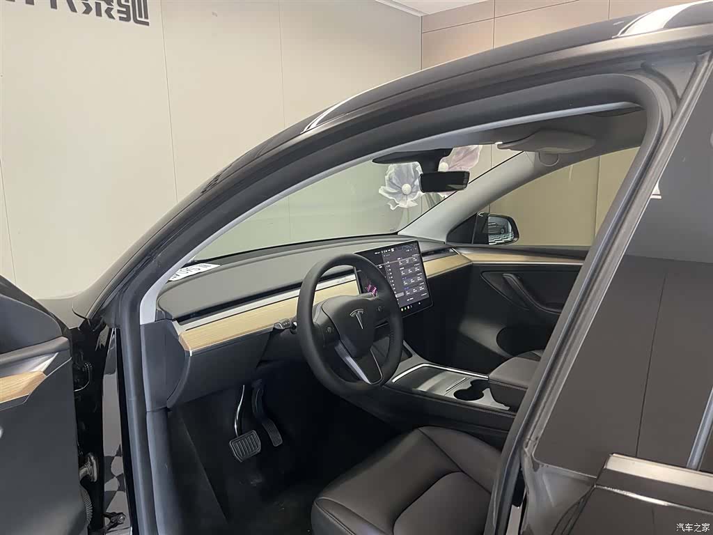 Tesla Model Y, 2022 27