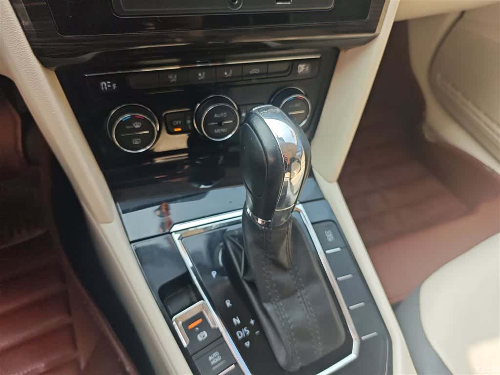 Volkswagen Lamando, 2015 12