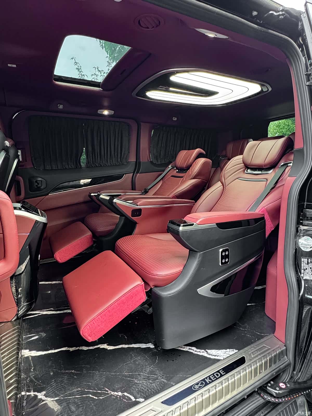 Ford Tourneo, 2025 14