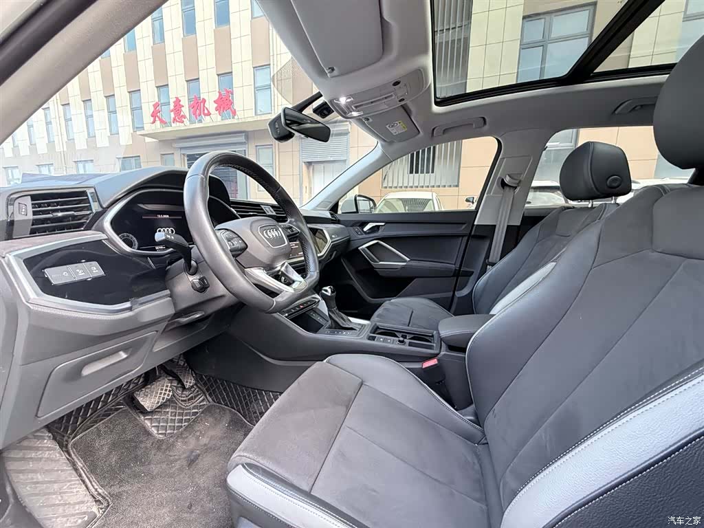 Audi Q3, 2022 10